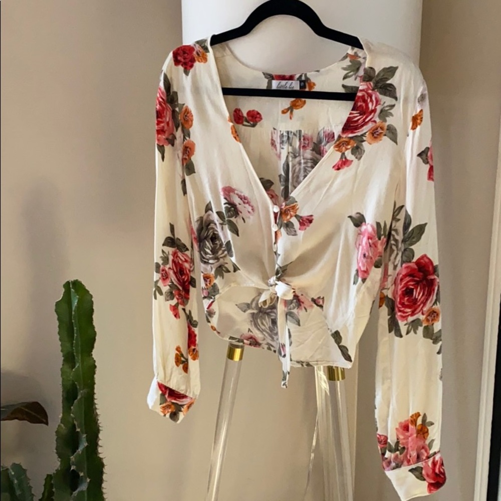 Size small floral crop